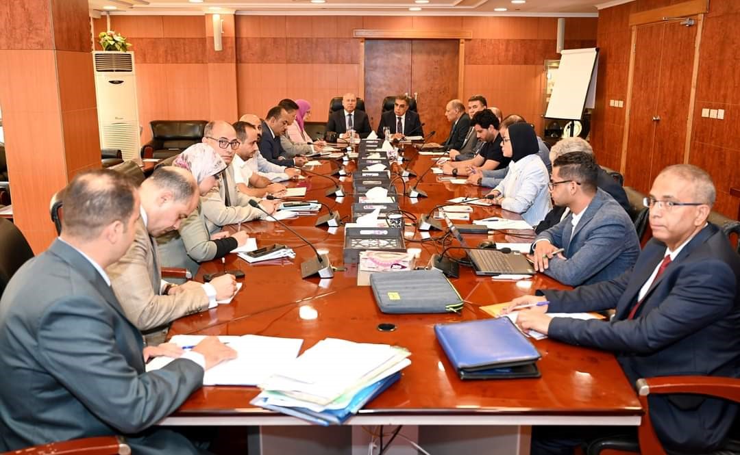 الفريق كامل الوزير يلتقي محافظ ومستثمري الدقهلية لاستعراض الوضع الحالي بالمنطقة الصناعية بجمصة